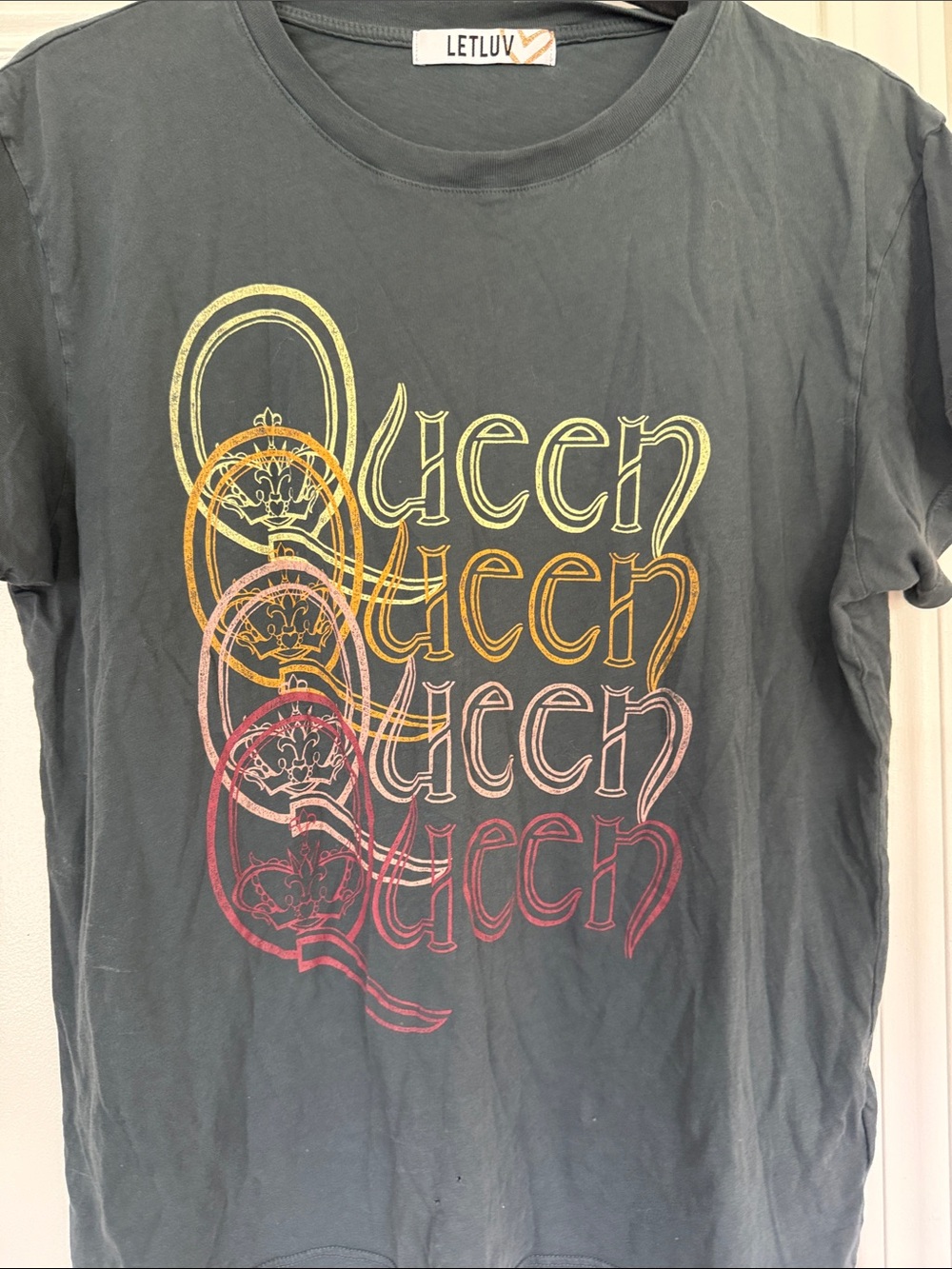 Ladies Black Graphic 'Queen' Tee - die small